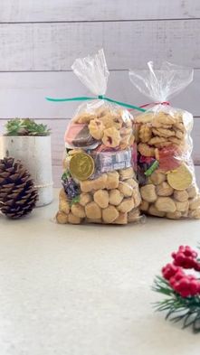 Regala dulzura y momentos que llenen el 💜 Que no le falten estos deliciosos bizcochos y mermeladas a tu funda navideña 🎄

📍 Encuéntralos en: @supermaxiecuador @megamaxiec @coralhipermercadosoficial y @aki_ecuador 

👉 O a través @tipti.market a domicilio en el resto del país.⠀

#LaCanasta #navidad #épocadelaño  #fundanavidena #dulces #dulzura #amor #regalo #Compartir #cena #amigos #felicidad #familia #Antojo #Comida #festejo #Hojaldre #Sueñosdehojaldre #Sabordehogar