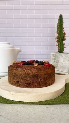 ¿Ya probaste nuestro cake navideño? 🎄 ¡No podrás reisitirte! 😋

Compártelo en esta temporada con familia y amigos 💜 Un sabor único con más de 37 años de tradición 🧺 

📍 Encuéntralo en: @Supermaxi @Megamaxi y @aki_ecuador 

👉 O a través @tipti.market a domicilio en el resto del país.⠀

.
.
#LaCanasta #cakenavideño #navidad #épocadelaño  #Compartir #cena #amigos #felicidad #familia #Antojo #Comida #Almuerzo #festejo #Hojaldre #Sueñosdehojaldre #Sabordehogar #Pastry #Tradicion #Cocina #compralocal